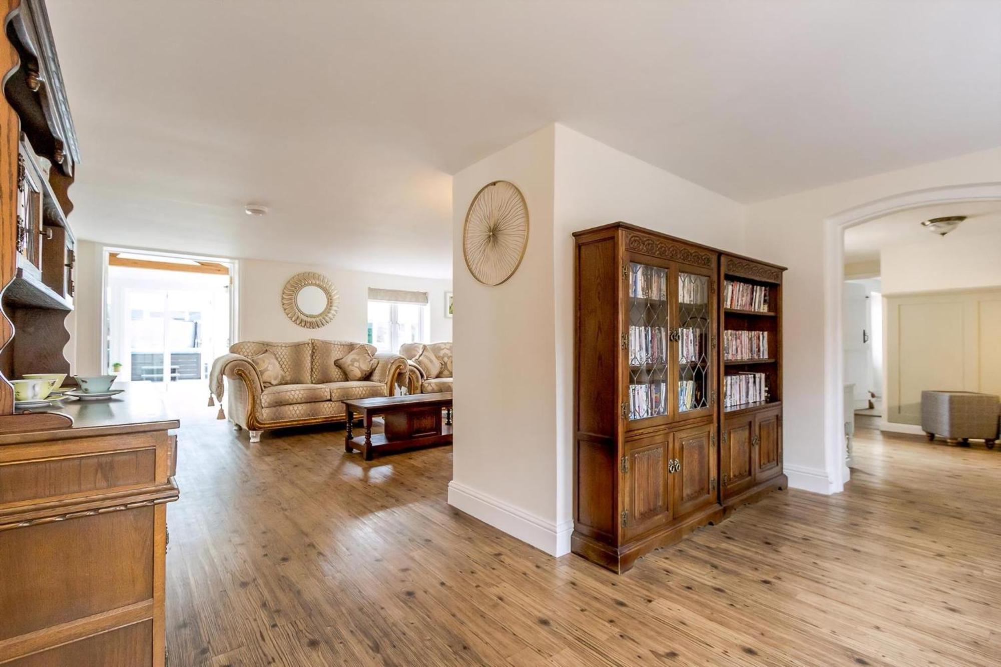 Cottage In Norfolk Sleeps 23 - Private Pool, Fishing Lake, Hot Tub Ref 99008Sc Hockham 외부 사진